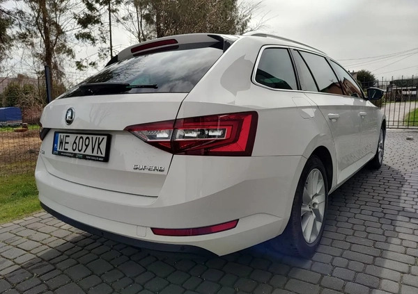 Skoda Superb cena 97899 przebieg: 121247, rok produkcji 2019 z Prudnik małe 562
